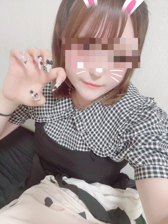 女性セラピスト(目元は隠しています)